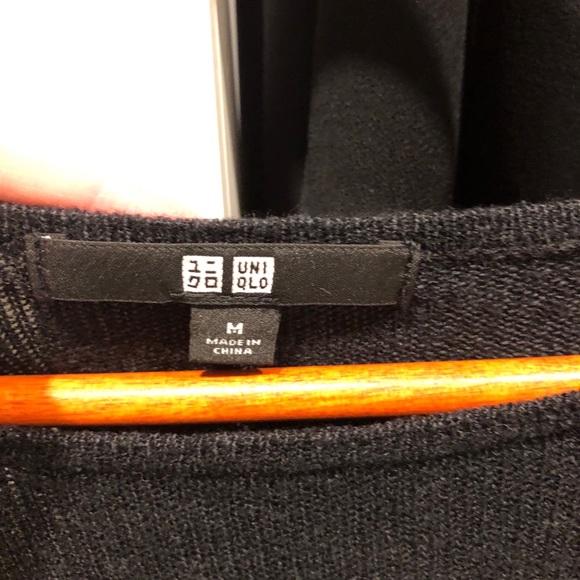 Uniqlo top - Picture 2 of 3